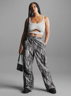 Calvin Klein Metallic Rib-Knit Bralette Top -Calvin Cloth Shop J20J222580 PRQ alternate3