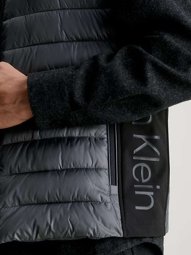 Calvin Klein Quilted Logo Puffer Gilet 5 Calvin Klein Quilted Logo Puffer Gilet - Image 3